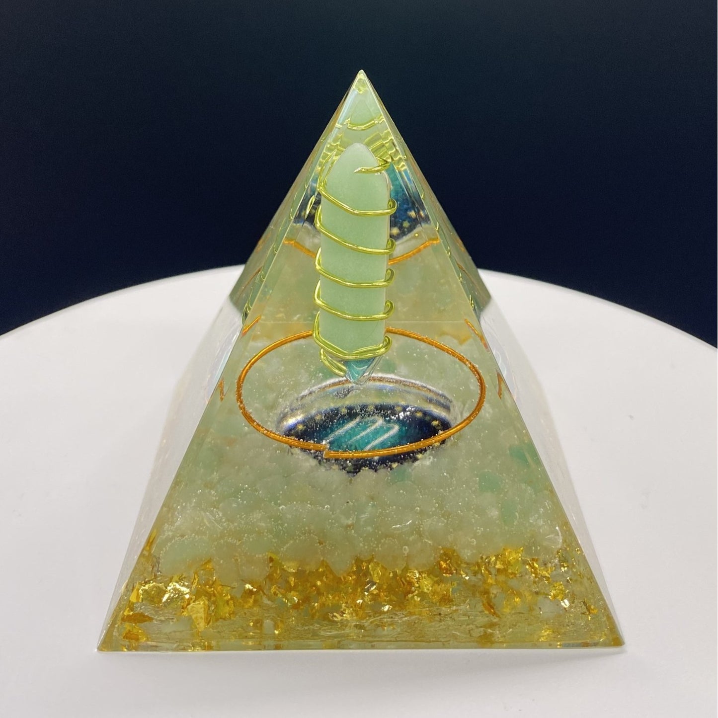 Cross-Border Hot Selling Energy Crystal Pyramid Crushed Stone Epoxy Crystal Ball Pyramid Feng Shui Ornament Source Factory Wholesale
