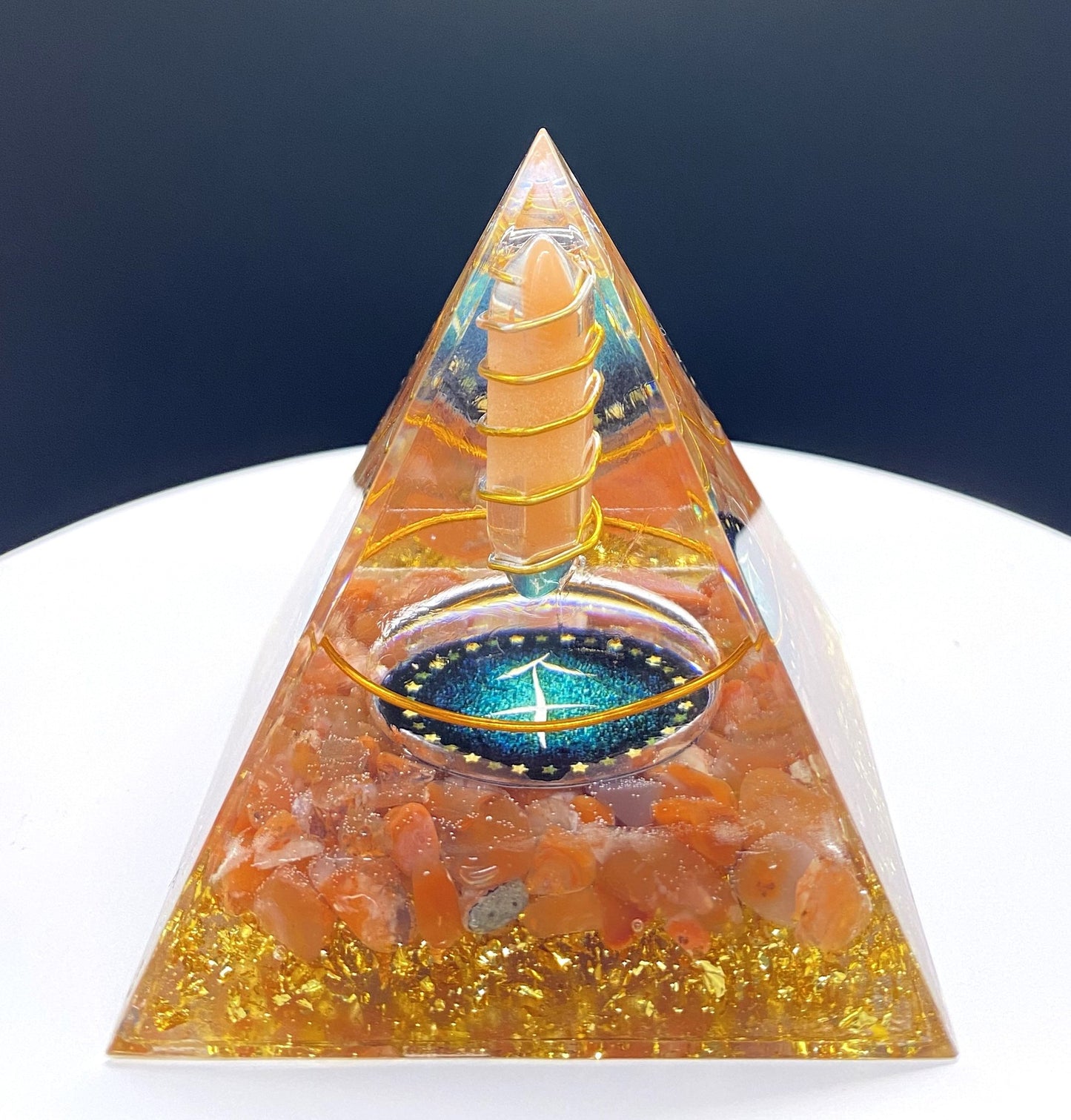 Cross-Border Hot Selling Energy Crystal Pyramid Crushed Stone Epoxy Crystal Ball Pyramid Feng Shui Ornament Source Factory Wholesale
