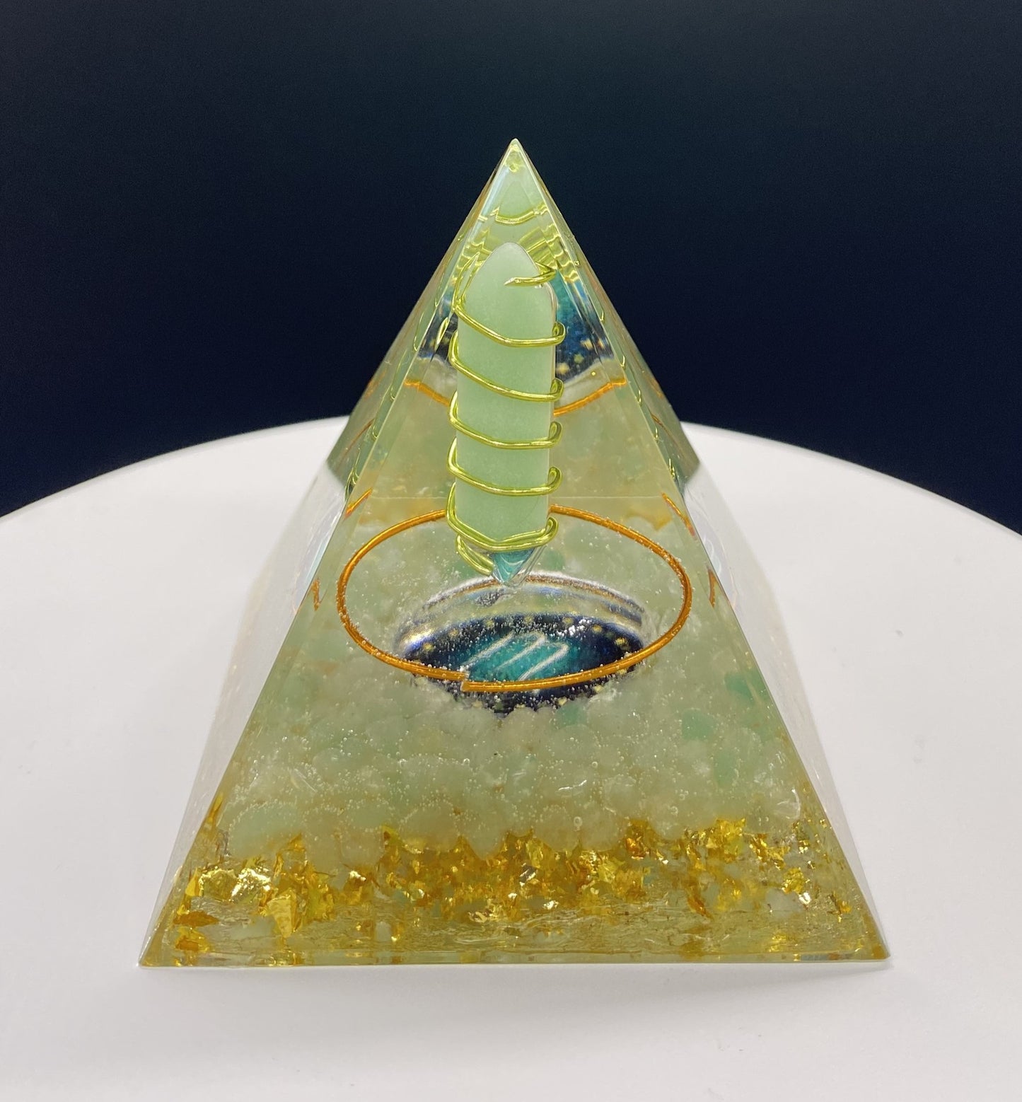 Cross-Border Hot Selling Energy Crystal Pyramid Crushed Stone Epoxy Crystal Ball Pyramid Feng Shui Ornament Source Factory Wholesale