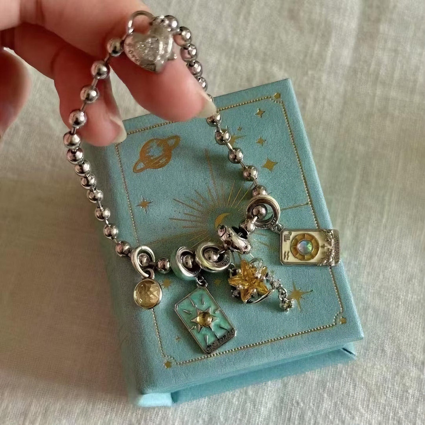 Tarot Mystery Retro Vintage Sun Moon Star Bracelet Unique Design High-end Bracelet for Women