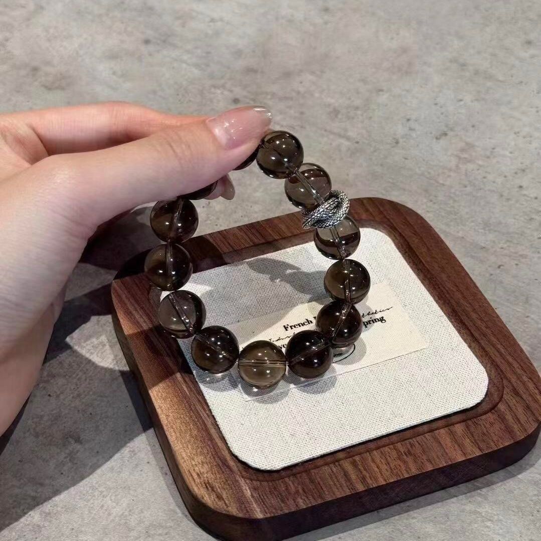 Transport beads, a mysterious power from the East